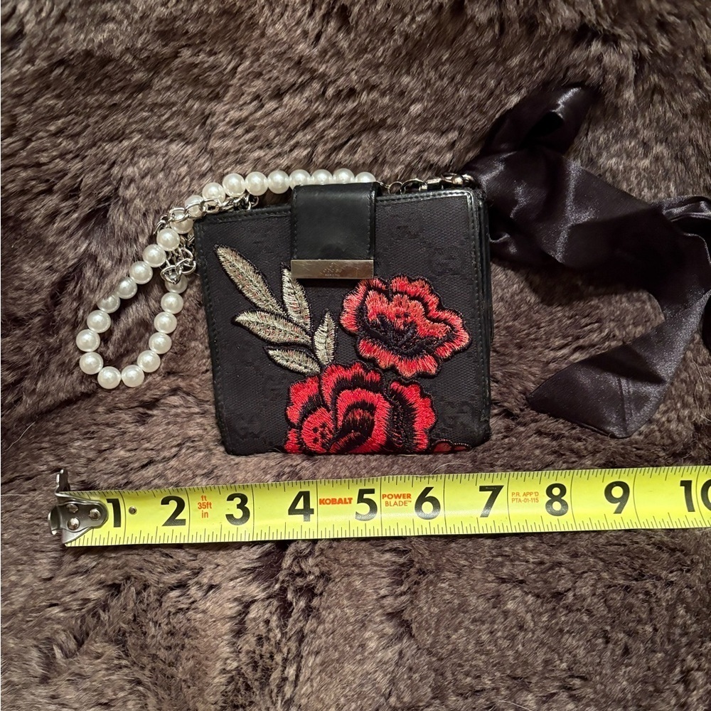 Elegant Black and Red Floral Women's Gucci wristlet